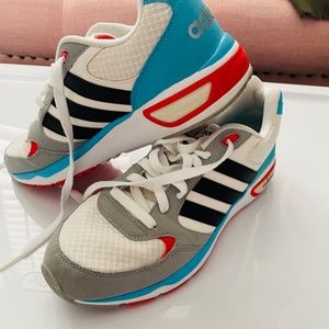 Adidas sneakers women’s size 9 vintage look